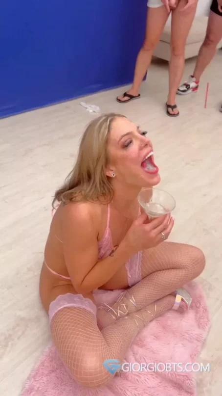Lana Analise - Behind The Scenes Bukkake And Gloryhole 03 [SD 1280p] (Bukkake)