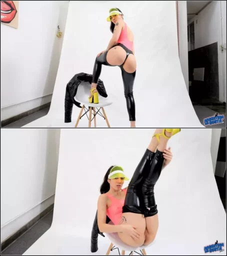 Aura - GLORY HOLES AMG-1073 (2025) [FullHD 1080p] (ArgentinaMegusta)