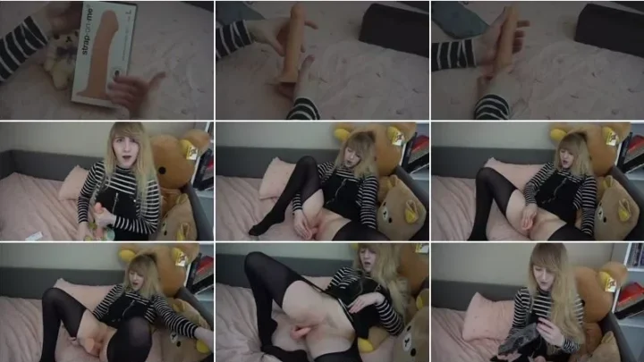Screenshot 2 from MissPrincessKay – SlightlyLegalToys Unboxing + First Use [FullHD 1080p] (Dildo)