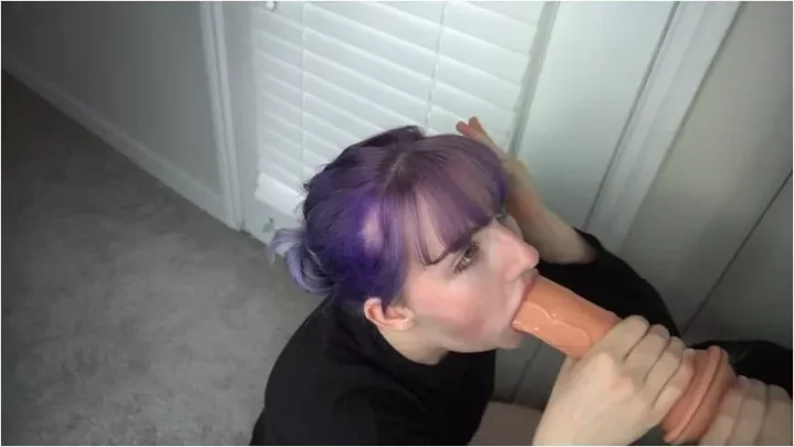 Screenshot 1 from MissPrincessKay – Arm Sized Dildo Hard Deepthroat Gagging [FullHD 1080p] (Dildo)