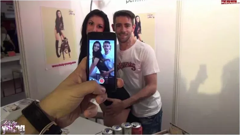 Play video: katy-young – Vom Fan LIVE auf der Venus abgefingert [HD 720p] (MDH)