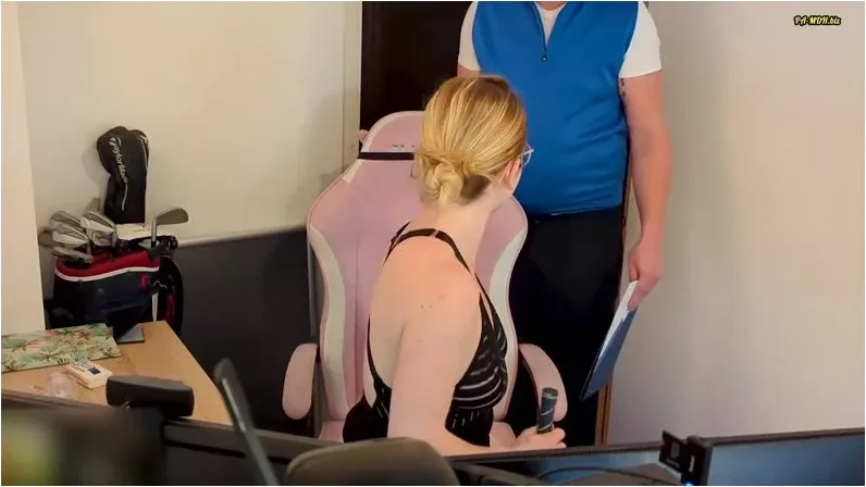 Play video: Mia_Adler – CREAMPIE MUSCHI – Geschwangert und bestraft vom Chef [FullHD 1080p] (MDH)