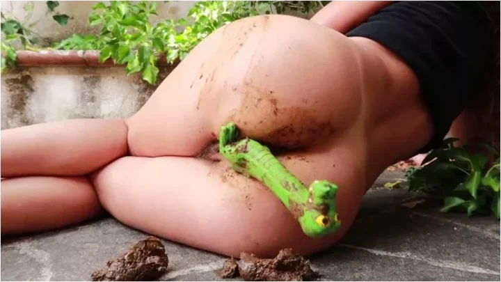 Sabrina Dacos – Jurassic poop [FullHD 1080p] (Patreon)