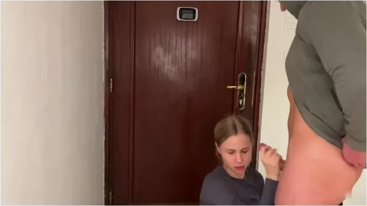 Screenshot 1 from SweetGini – Mein Vermieter der Perverse Lust Molch – Mit Blasen meine Miete bezahlt [FullHD 1080p] (MDH)