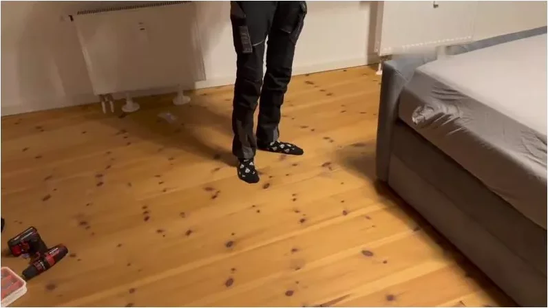 Play video: Luna_Lou – Chronischer Wichser – Handwerker Azubi beim Wichsen in meiner Wohnung ertap [FullHD 1080p] (MDH)