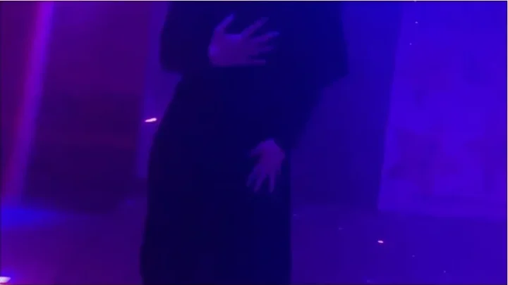 Screenshot 1 from Iva_Sonnenschein – Wie peinlich – Ferngesteuerter Orgasmus in der Disco [FullHD 1080p] (MDH)