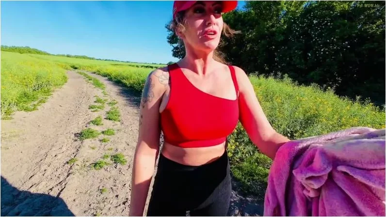 Play video: LarissaX69 – Hilflose Joggerin [FullHD 1080p] (MDH)
