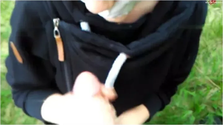 Screenshot 1 from JuleStern – Handjob bei meinem ersten Date [HD 720p] (MDH)