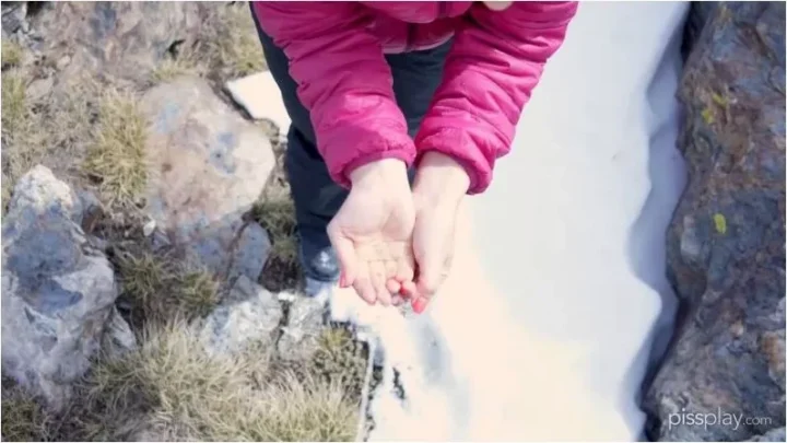 Screenshot 1 from Ema Lee – 2023 03 24 Piss Whore In The Snow [FullHD 1080p] (Piss)