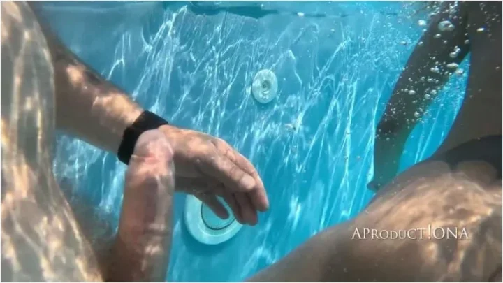 Screenshot 1 from Aproduct!onA – Underwater Deppthroat Ass Licking Fucking Cum Eating [UltraHD/4K 2160p] (Pissing)