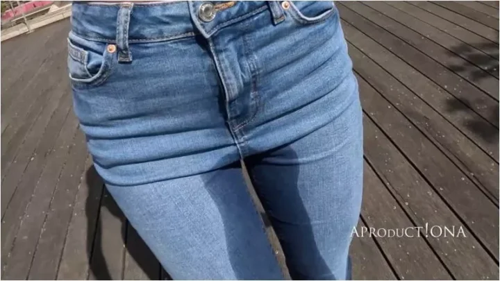 Screenshot 1 from Aproduct!onA – Wetting In The Shopping Mall [UltraHD/4K 2160p] (Pissing)