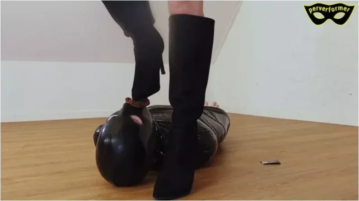Medea Mortelle, Yara Frei, Mistress Kirsch, Mistress Clara, Cosmo – Scat Pressed in the Throat With Heel and No Orgasm [FullHD 1080p] (Perverformer)