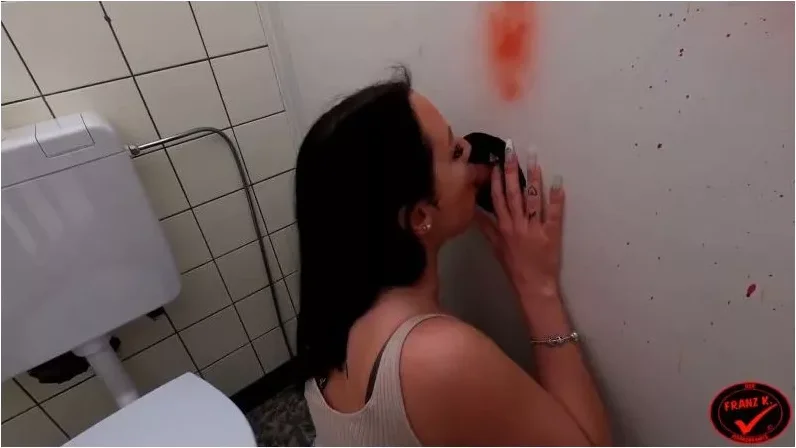 Play video: DerPornoBeamte – Zu PERVERS GLORYHOLE mit LacyLynn [FullHD 1080p] (MDH)