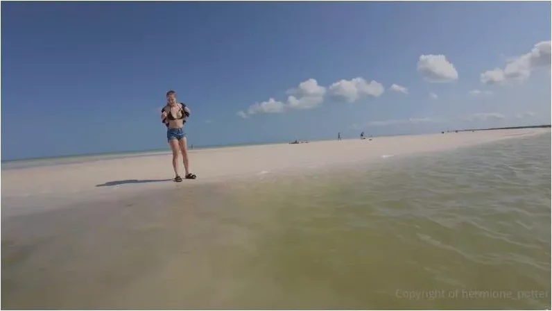 Play video: Hermione_Potter – Mexico Isla Holbox VLOG – Part 5 [FullHD 1080p] (MDH)