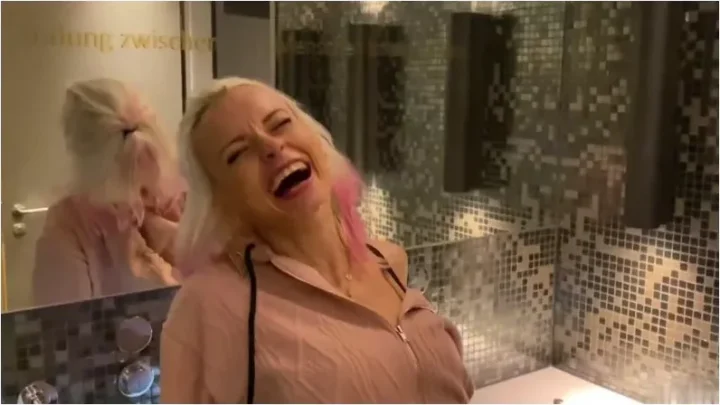 Mia_Julia – Durch die Shoppingmeile gefickt CUMSHOT [FullHD 1080p] (MDH)