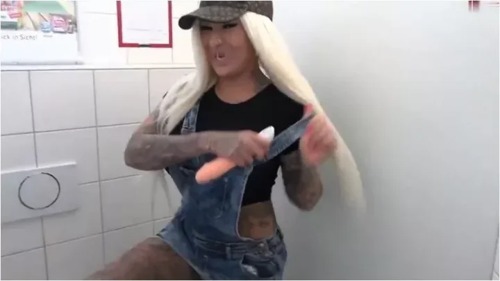MilaElaine – Beim Autofahren geil geworden [HD 720p] (MDH)