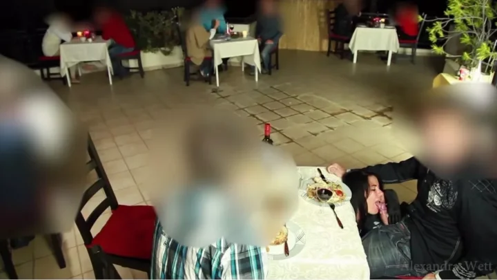 Screenshot 1 from Alexandra-Wett – Public extrem! Geiler 3-er im Restaurant! 5x gespritzt [FullHD 1080p] (MDH)