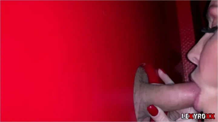 LexyRoxx – VLOG Glory Hole – Ich habe fuer dich ein Sexkino getestet [FullHD 1080p] (MDH)