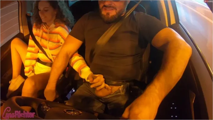Screenshot 1 from Luna-Richter – Perverse Autofahrt! Plotzlich packt er seinen Schwanz aus… und? [FullHD 1080p] (MDH)