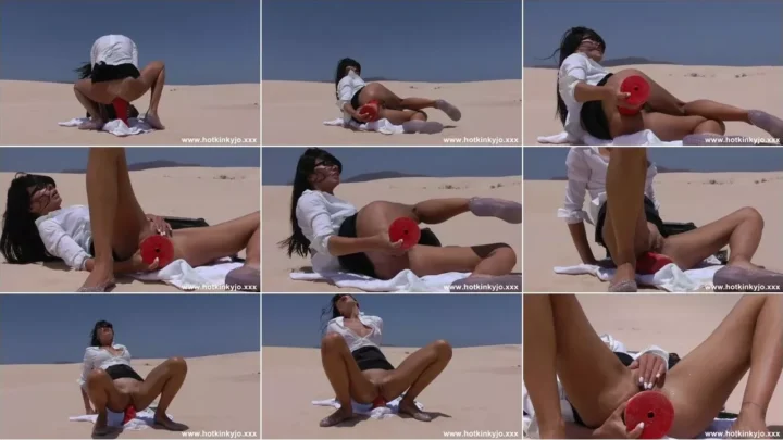 Screenshot 2 from H0tKinkyJo – Most important thing to have when You are lost in the desert (24.02.2019) [FullHD 1080p] (H0tKinkyJo.XXX)