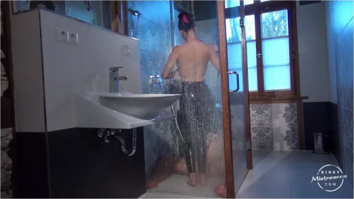 Screenshot 1 from Mistress Susi – Latex Worship in the Shower [HD 720p] (KinkyMistresses)