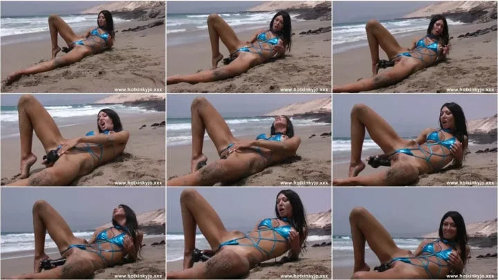 Screenshot 2 from Hotkinkyjo – Hotkinkyjo deep dildo fuck and belly bulge at the public beach (22.03.2020) [FullHD 1080p] (Hotkinkyjo.XXX)