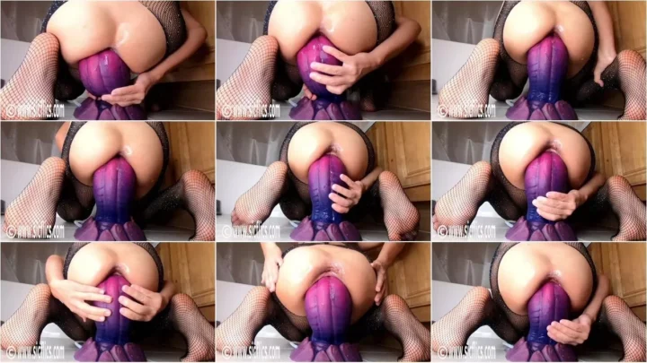 Screenshot 1 from Lilly Fuck Slut – Lillys colossal Dragon fuck (01.06.2020) [HD 720p] (Sicflics)