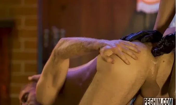 Screenshot 1 from Siouxsie Q – Fireside Pegging [HD 720p] (PegHim)