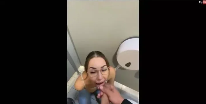 Screenshot 1 from Shaiden – Shopping Tour: Riskanter Blow auf der Toilette [FullHD 1080p] (MDH)