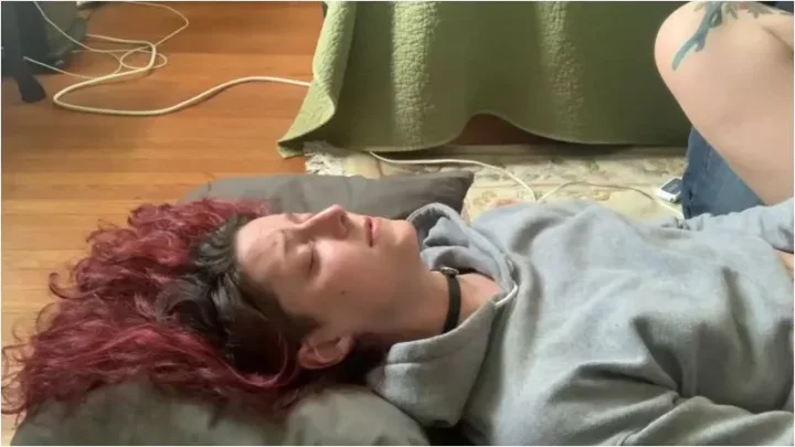 Screenshot 1 from HannibalDamage – First Try Fuck Machine Candid with Ten [FullHD 1080p] (Trans)
