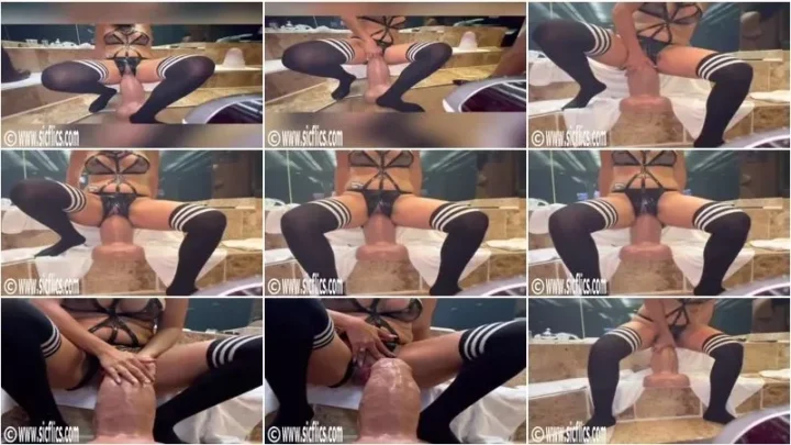 Screenshot 2 from MsBwur  – MsBwur’s Goliath dildo fuck (19.10.2021) [FullHD 1080p] (Sicflics)