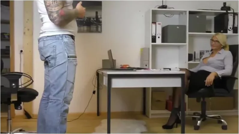 Play video: Tatjana-Young – Die spermageile Professorin – Erwischt vom notgeilen Studenten [FullHD 1080p] (MDH)