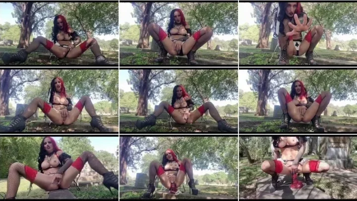 Screenshot 2 from Hope in Public – Harley Quinn Fucks Bad Dragon in Public  [FullHD 1080p] (Dildo)