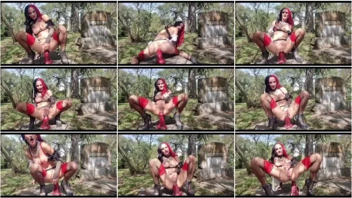 Screenshot 3 from Hope in Public – Harley Quinn Fucks Bad Dragon in Public  [FullHD 1080p] (Dildo)