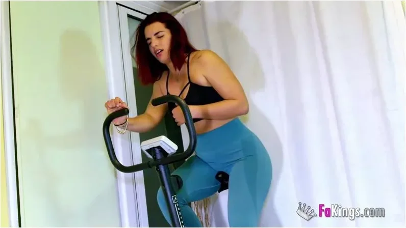 Play video: Rosie Cage  – That one\’s too old, don\’t you have a real porn performer? Alas, Rosie, you friend are about to know how a FA Kings performer feels like (14.03.2022) [HD 720p] (Spanish Porn)