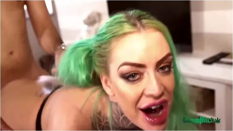 Play video: Phoenix Madina – Weed Estate [FullHD 1080p] (Cumbizz)