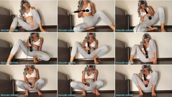 Screenshot 2 from Honey Luna – Squirt In Leggings From A Magic Wand [FullHD 1080p] (Dildo)