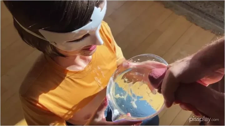 Screenshot 1 from bruce, morgan – 22 04 15 golden shower from above [FullHD 1080p] (Piss)